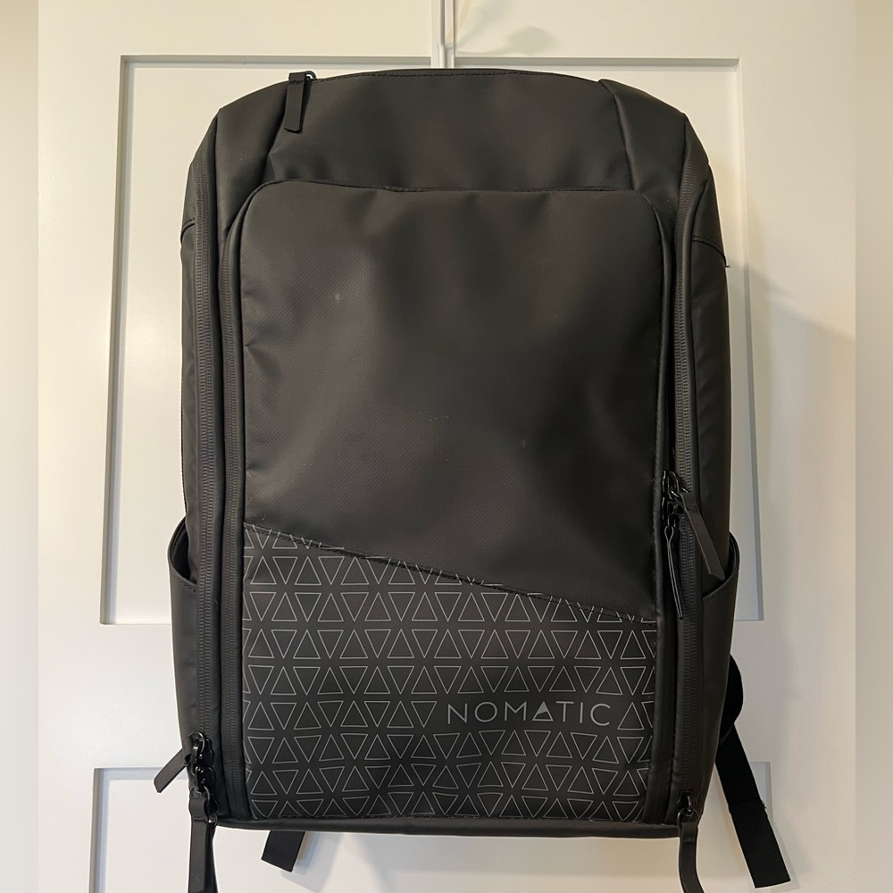 Nomatic 20L Backpack in black